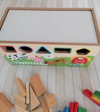 Baúl de actividades de madera