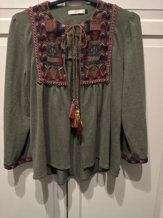 Sobrecamisa étnica verde bordada