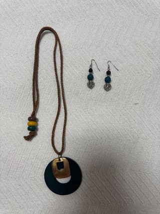 Lote Colgante y Pendientes Artesanos