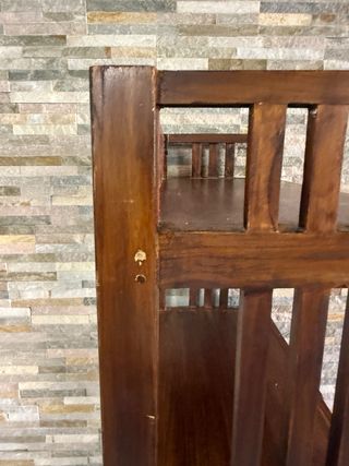 Estantería de madera