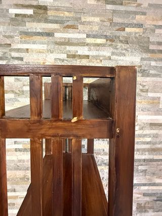 Estantería de madera