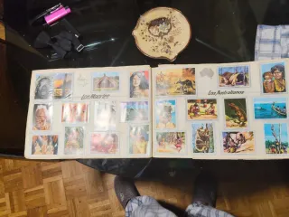 Álbum de cromos Los Tibetanos y Los Ainos