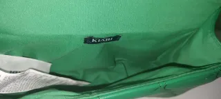 Bolso verde acolchado con cadena dorada