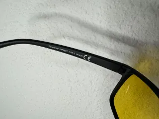 Gafas de sol polarizadas negras y amarillas