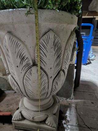 Macetas de piedra decoradas