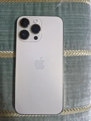 iPhone 14 Pro Max dorato