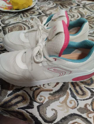 Zapatillas Geox blancas y rosas