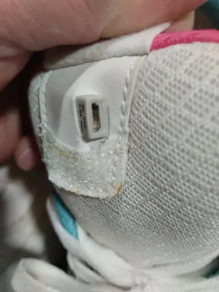 Zapatillas Geox blancas y rosas