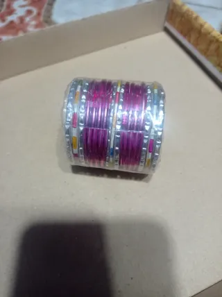 Brazaletes rosas y plateados