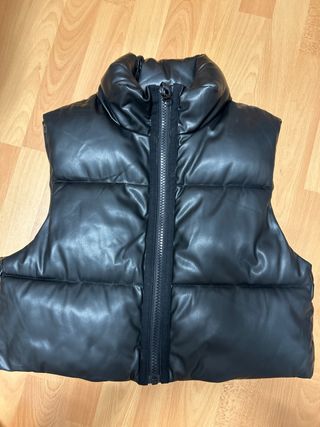Chaleco acolchado efecto piel Zara Talla M
