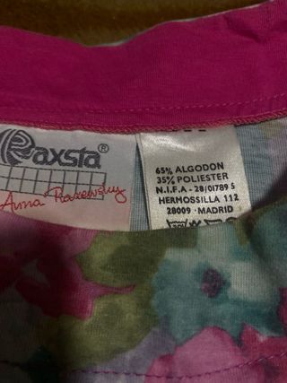 Camiseta vintage floral con bordados