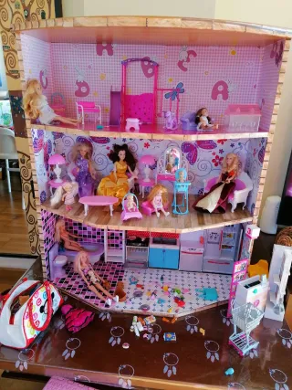 Casa di bambole con accessori