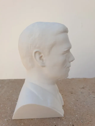 Busto Pedro Sánchez