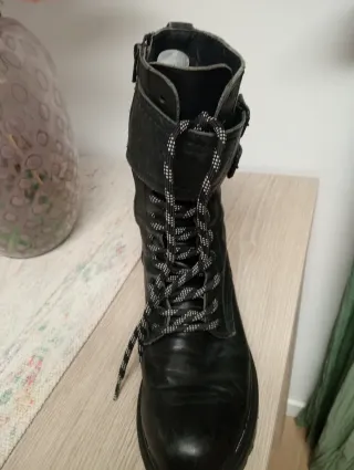 Botas de cuero negras