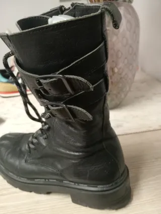 Botas de cuero negras