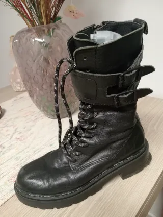 Botas de cuero negras