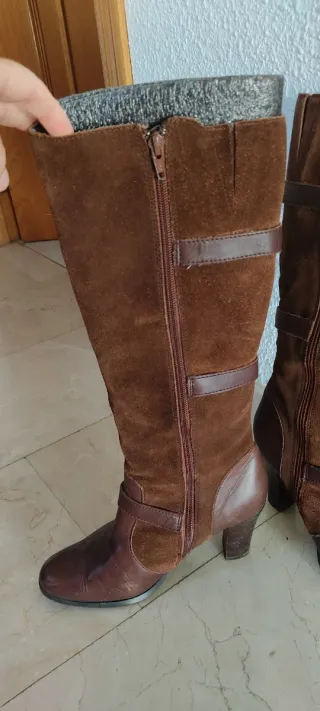 Botas de tacón de ante y piel