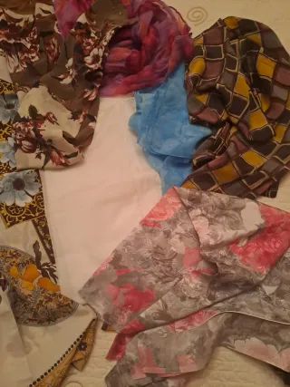 Lote di Sciarpe di seta stampate