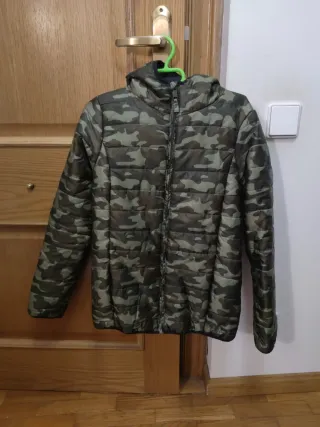 Cazadora acolchada camuflaje chico
