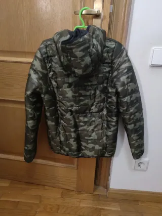 Cazadora acolchada camuflaje chico