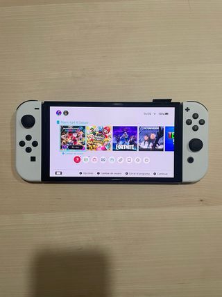 Nintendo Switch OLED + Mario Kart 8 Deluxe