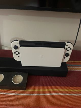Nintendo Switch OLED + Mario Kart 8 Deluxe