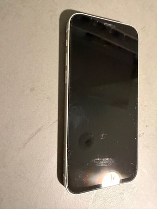 iPhone 12 bianco e custodia SP