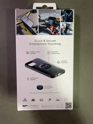 iPhone 12 bianco e custodia SP