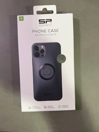 iPhone 12 bianco e custodia SP