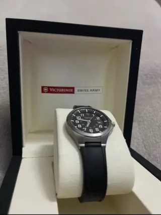 Reloj Victorinox Swiss Army Negro/Plata