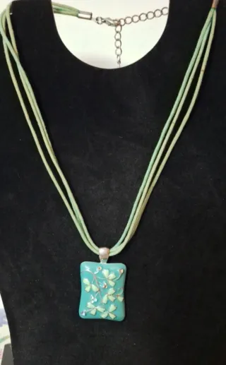 10 collane bigiotteria in scatola