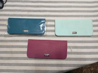 Portafogli con porta carte in pelle vegana