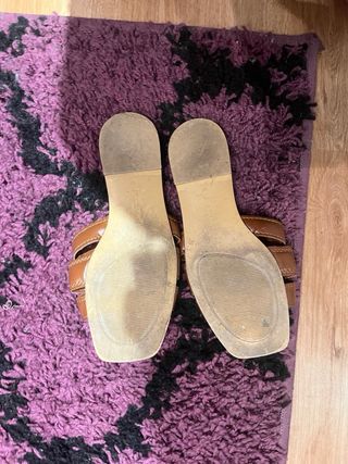 Sandalias planas Stradivarius marrones