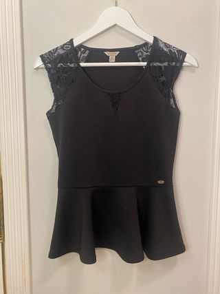 Blusa Guess con encaje