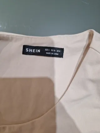 Top SHEIN beige con abertura pecho Talla M