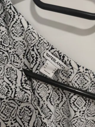 Mono corto asimétrico estampado