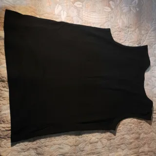 Camiseta manga corta con estampado de zapatillas