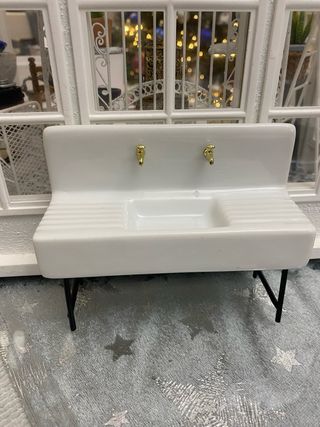 Lavabi in miniatura per casa delle bambole