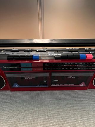 Radiocasete International AK-21 Rojo