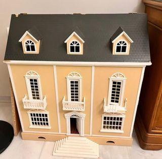 Casa delle bambole in stile vittoriano