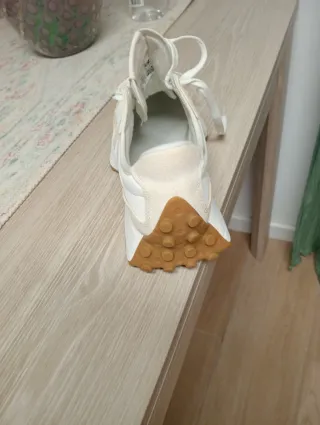 New Balance Bambas Blancas Beige Talla 38