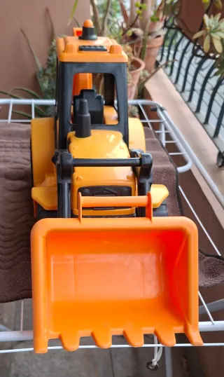 Retroexcavadora de Juguete Naranja
