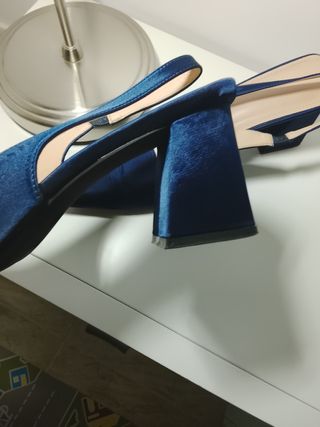 Zapatos de tacón azul. Impecables.