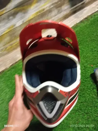 Casco de moto integral rojo