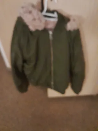 Chaqueta verde con capucha y pelo Talla XL