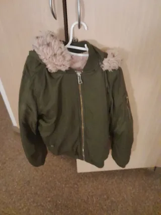 Chaqueta verde con capucha y pelo Talla XL