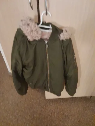 Chaqueta verde con capucha y pelo Talla XL