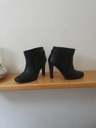 Botines negros de tacón