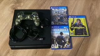 PS4 (PlayStation 4) con mando y juegos