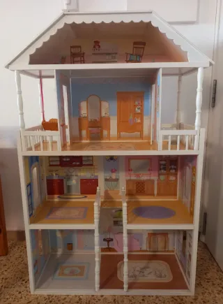 Casita de muñecas de madera